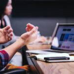Politischen Akteur erkennen und damit umgehen